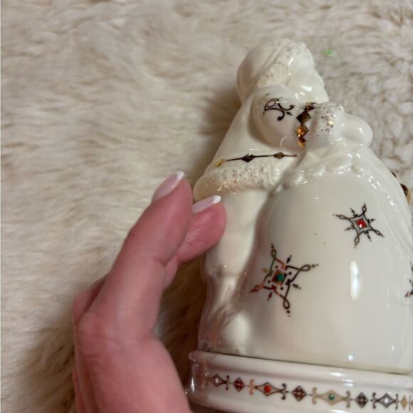 Lenox White and Gold Santa Figurine - Picture 5 of 8